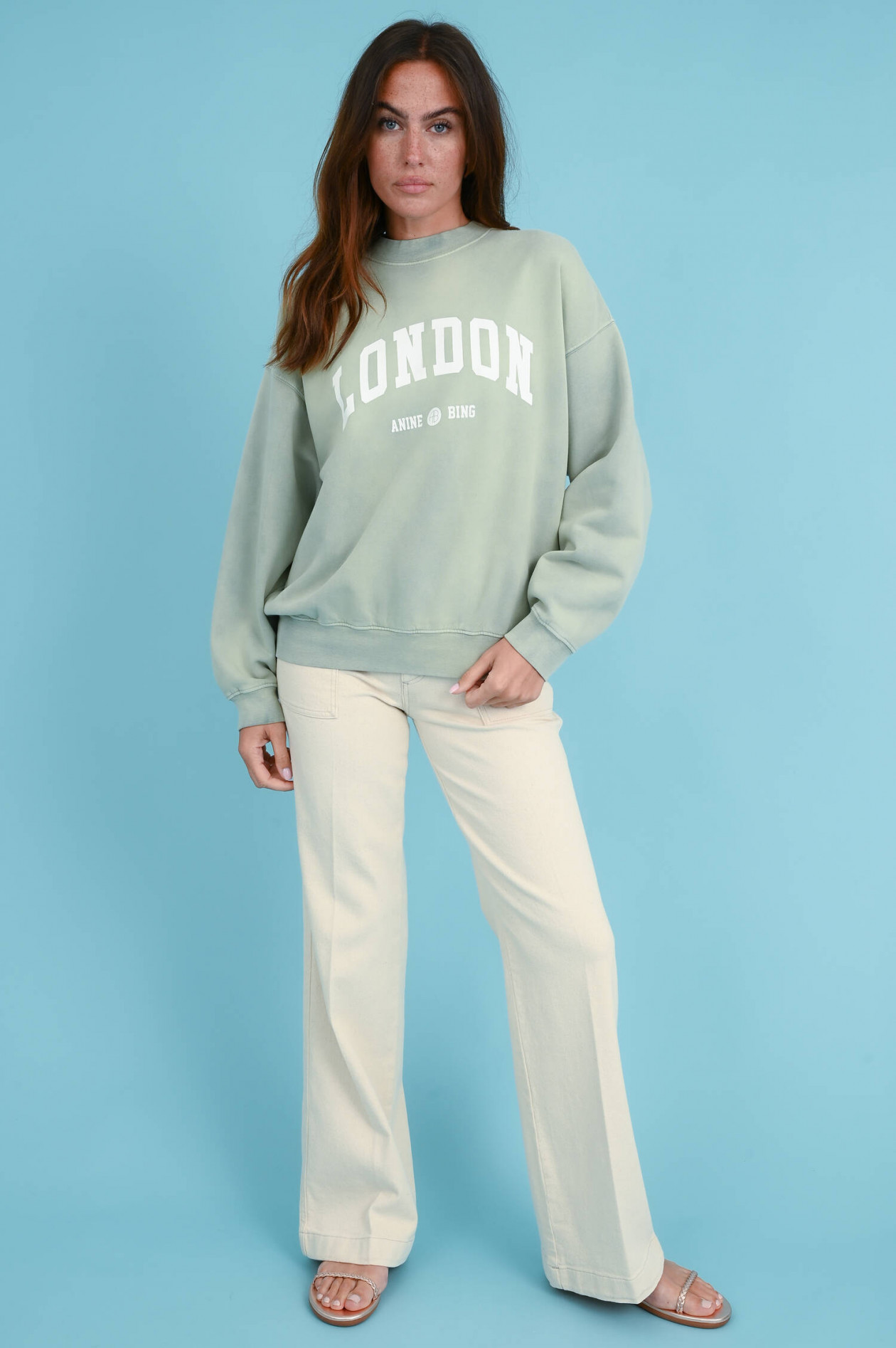 Anine Bing Sweatshirt JACI UNVERSITY LONDON in Salbeigrün | GRUENER.AT