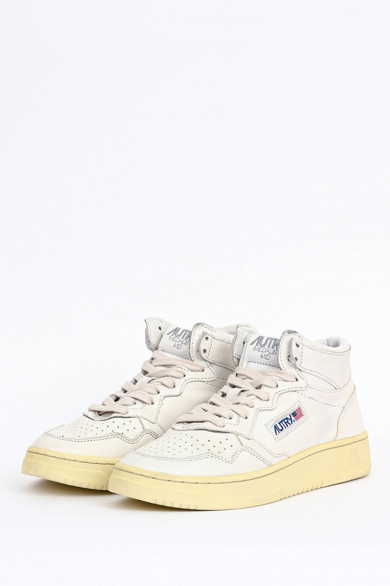 autry vintage high top sneaker in weiss gruener at
