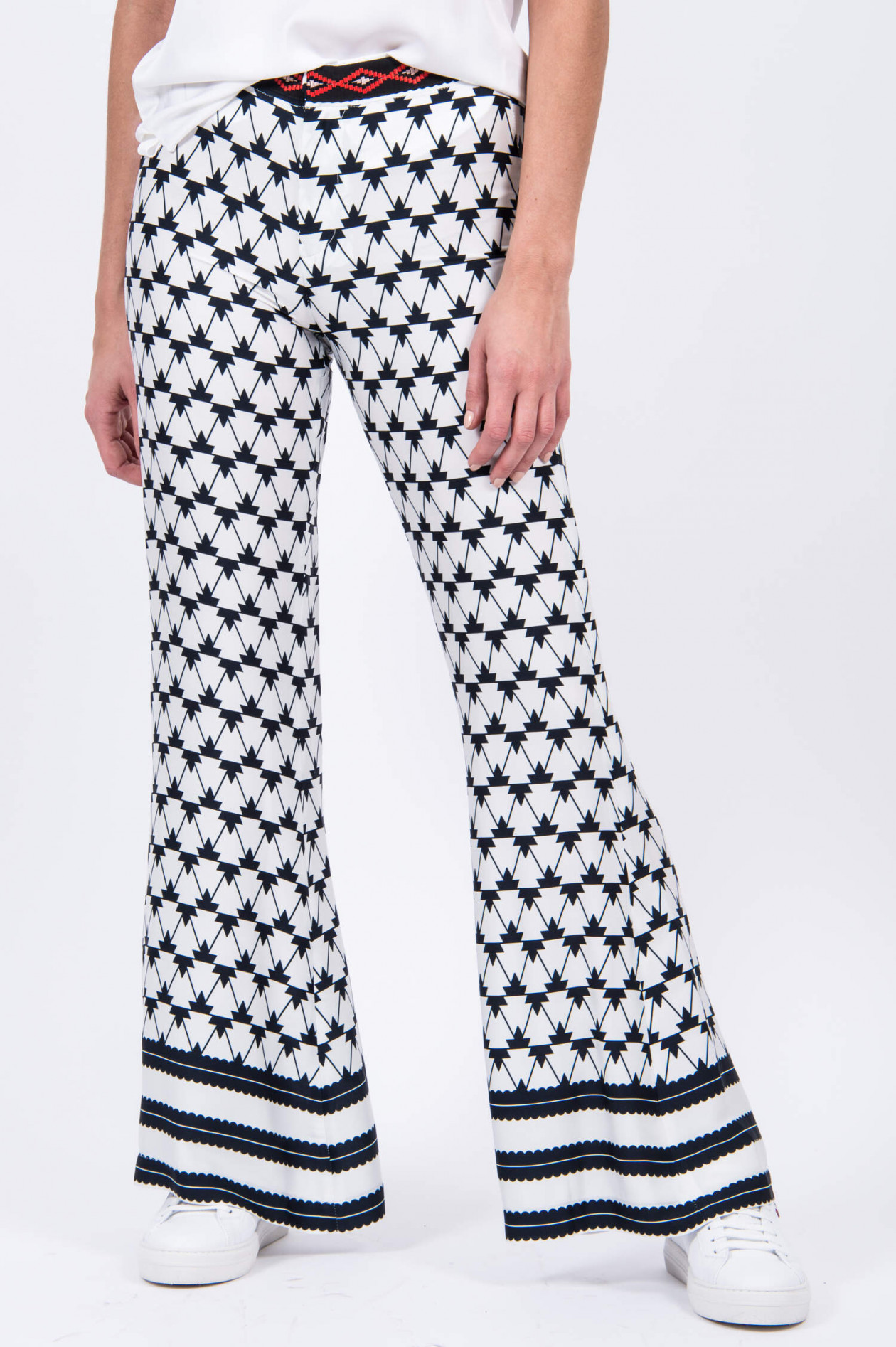 Bazar Deluxe Hose Mit Zierbordure In Weiss Schwarz Gemustert