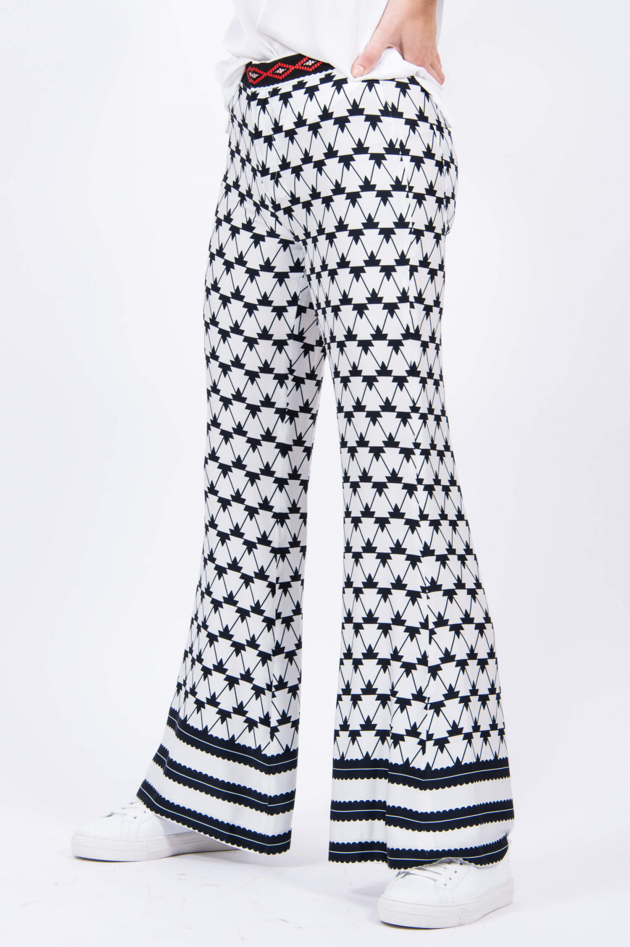 Bazar Deluxe Hose Mit Zierbordure In Weiss Schwarz Gemustert