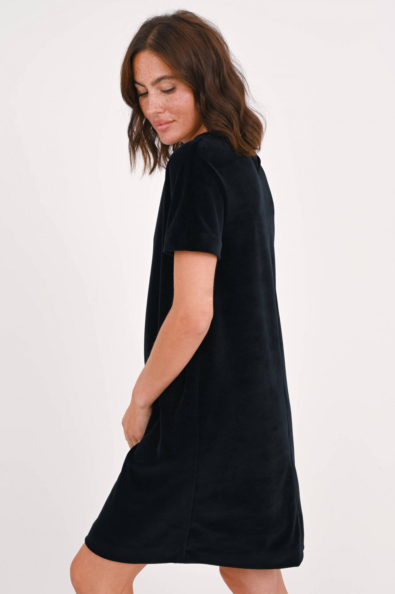 Circolo 1901 Kurzärmeliges Samtkleid in Schwarz | GRUENER.AT