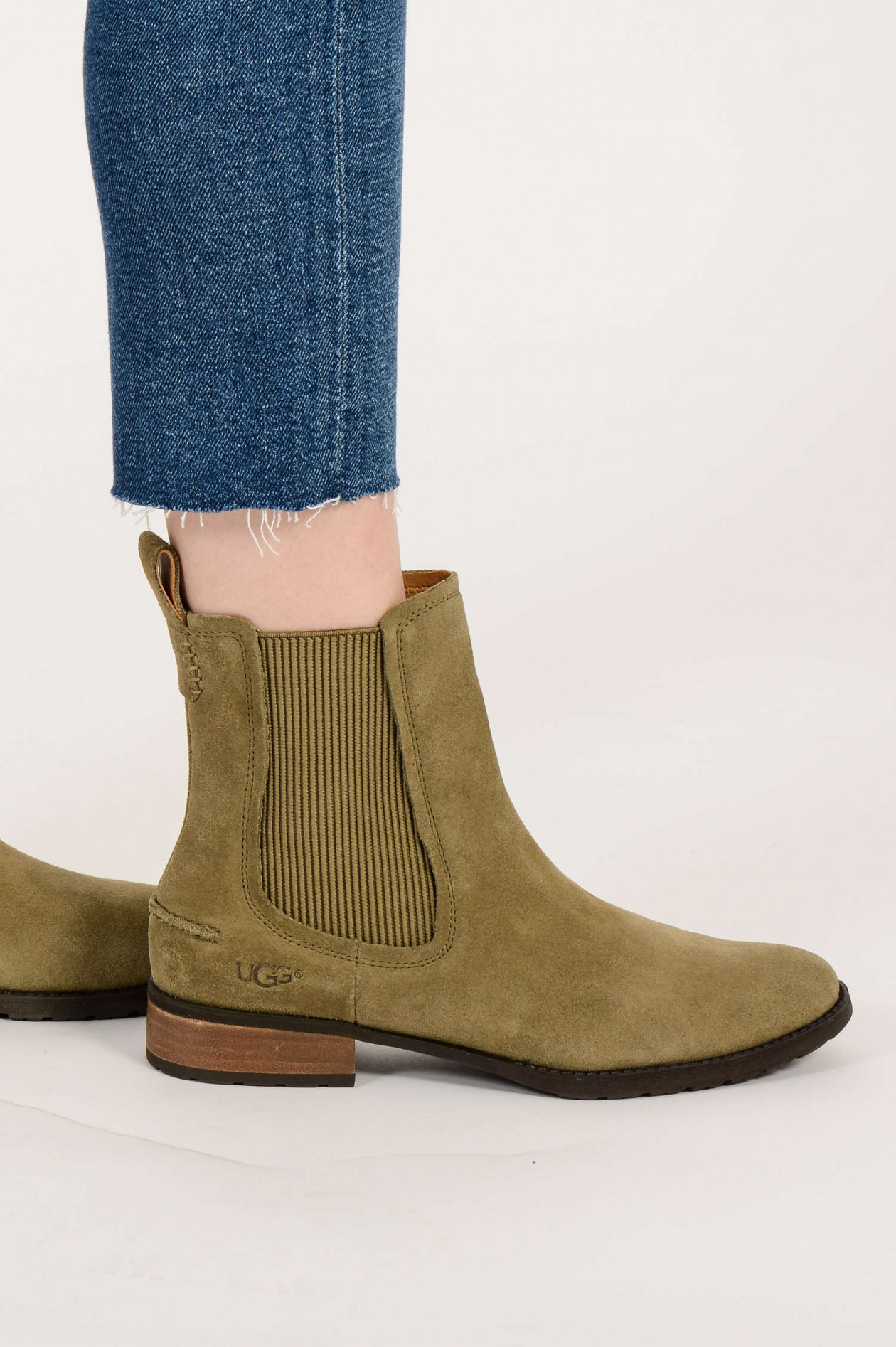 UGG Stiefelette HILLHURST in Oliv GRUENER.AT