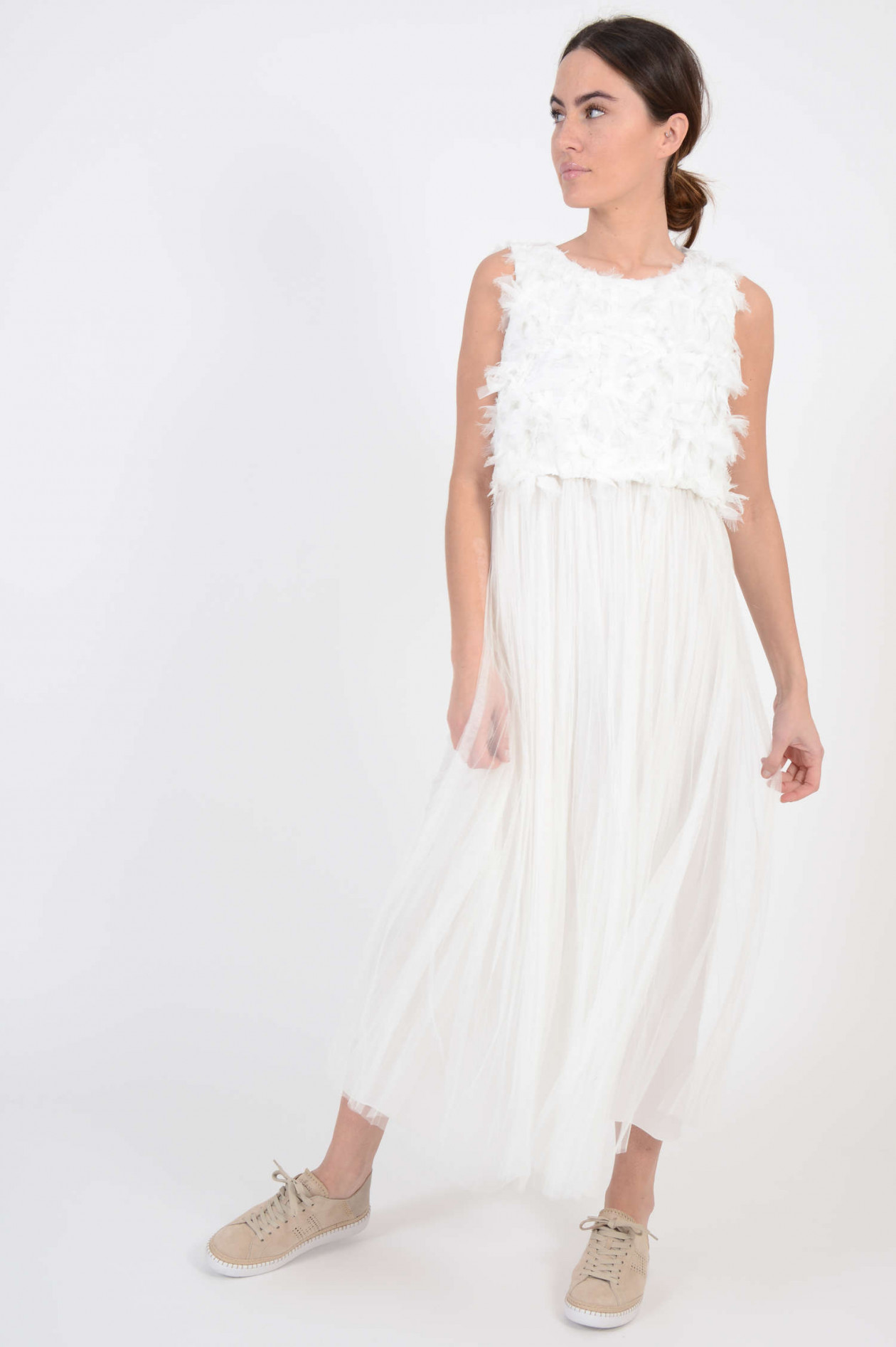 Kleid mit Federn in Weiß Kleid mit Federn in Weiß