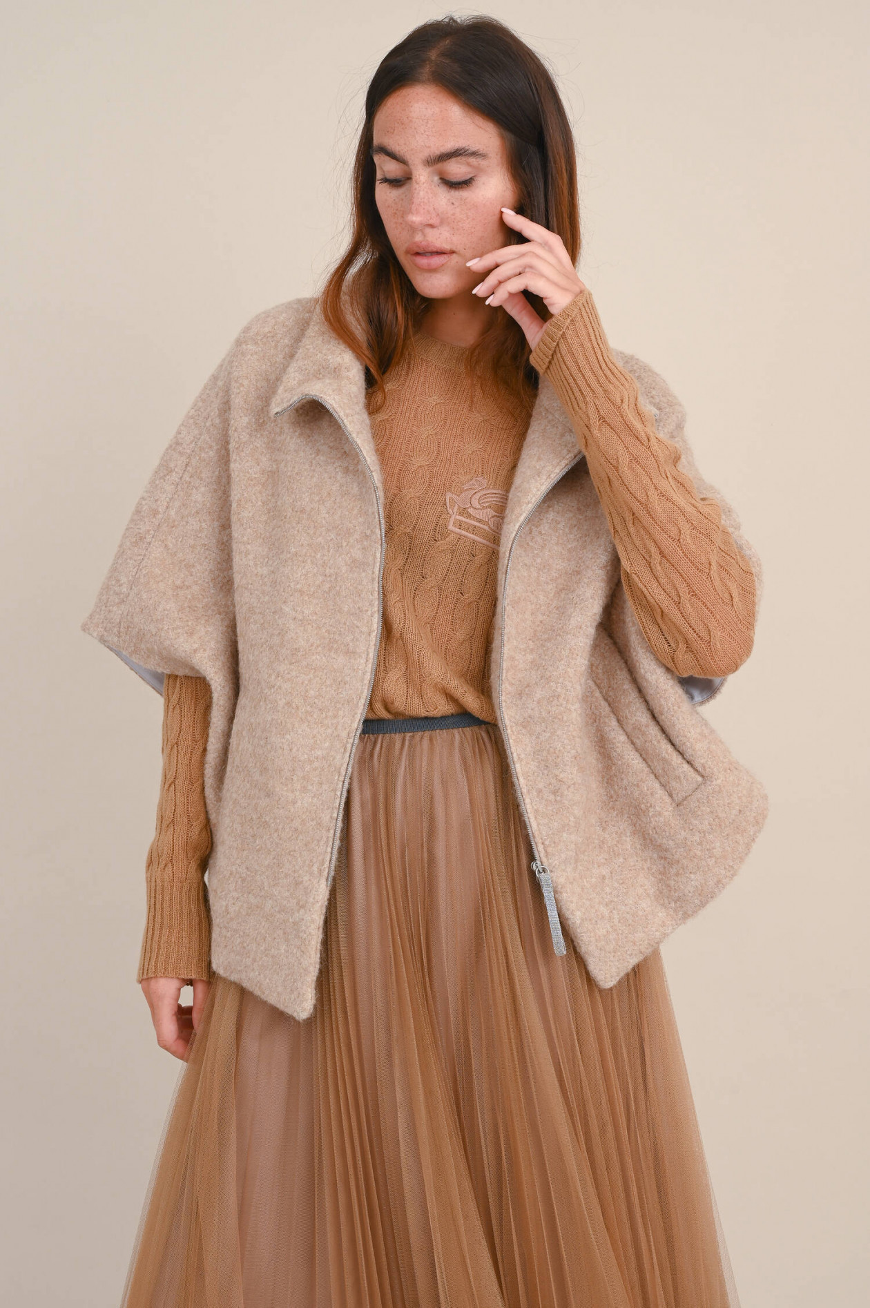 ポンチョ・ケープ FABIANA FILIPPI Woman Cape Camel SAD214A802I107 1256 Fabiana Filippi Outlet: Cape woman - Camel | Fabiana Filippi