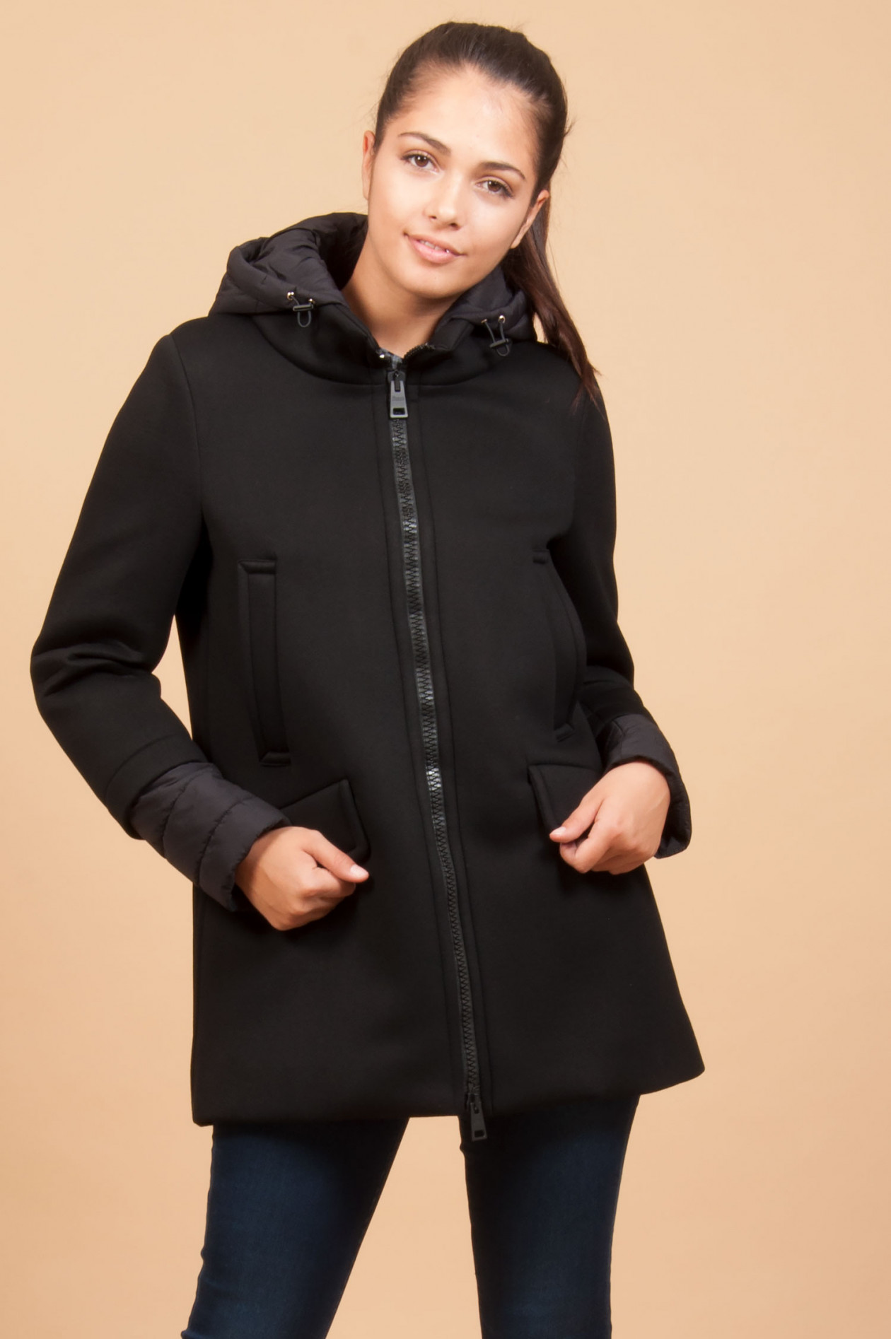 Damen Bekleidung Jacken Freizeitjacken Herno Jacke mit tiefen Schultern in Schwarz 