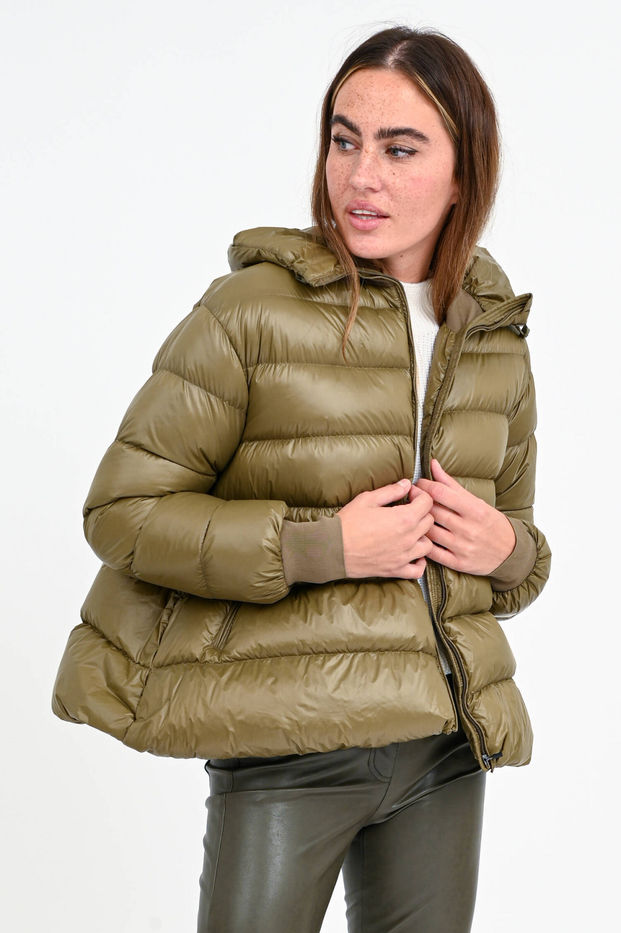 JNBY Kurze Daunenstepp-Jacke mit A-Form in Oliv | GRUENER.AT