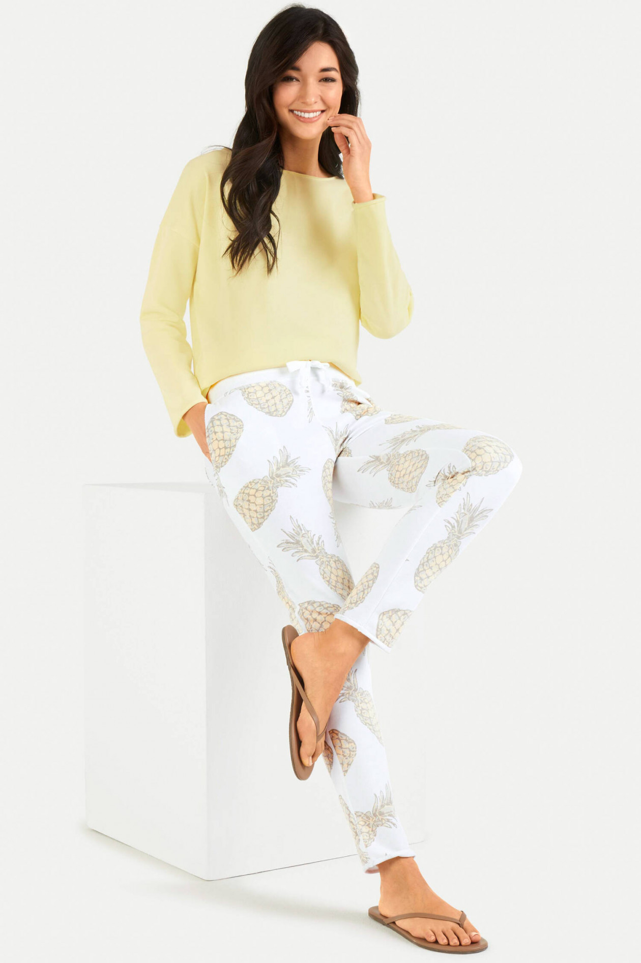Juvia Slim Fit Sweatpants mit Ananas Print in WeiB GRUENER.AT
