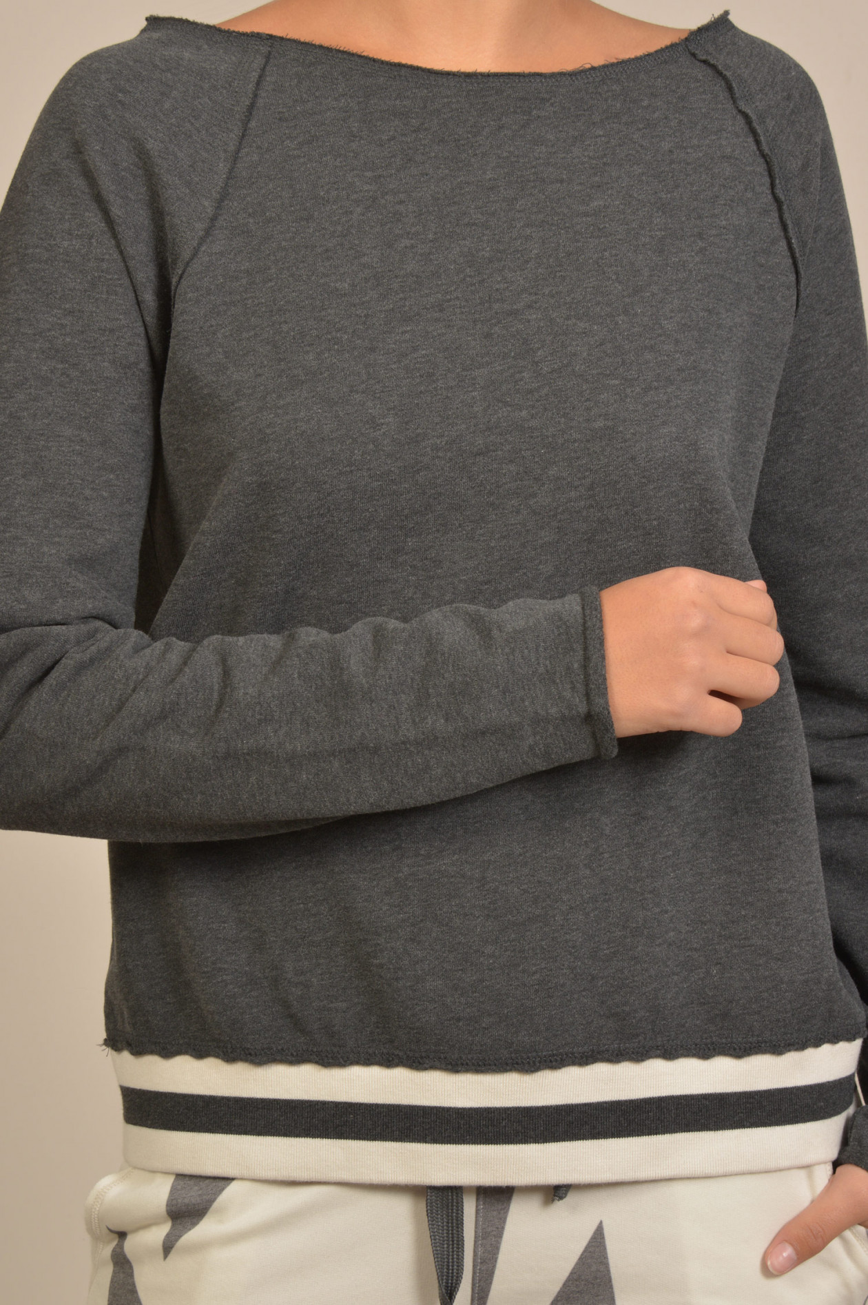 Juvia Sweater in Antra | GRUENER.AT Juvia Sweater mit Streifenbund in WeißRosa | GRUENER.AT