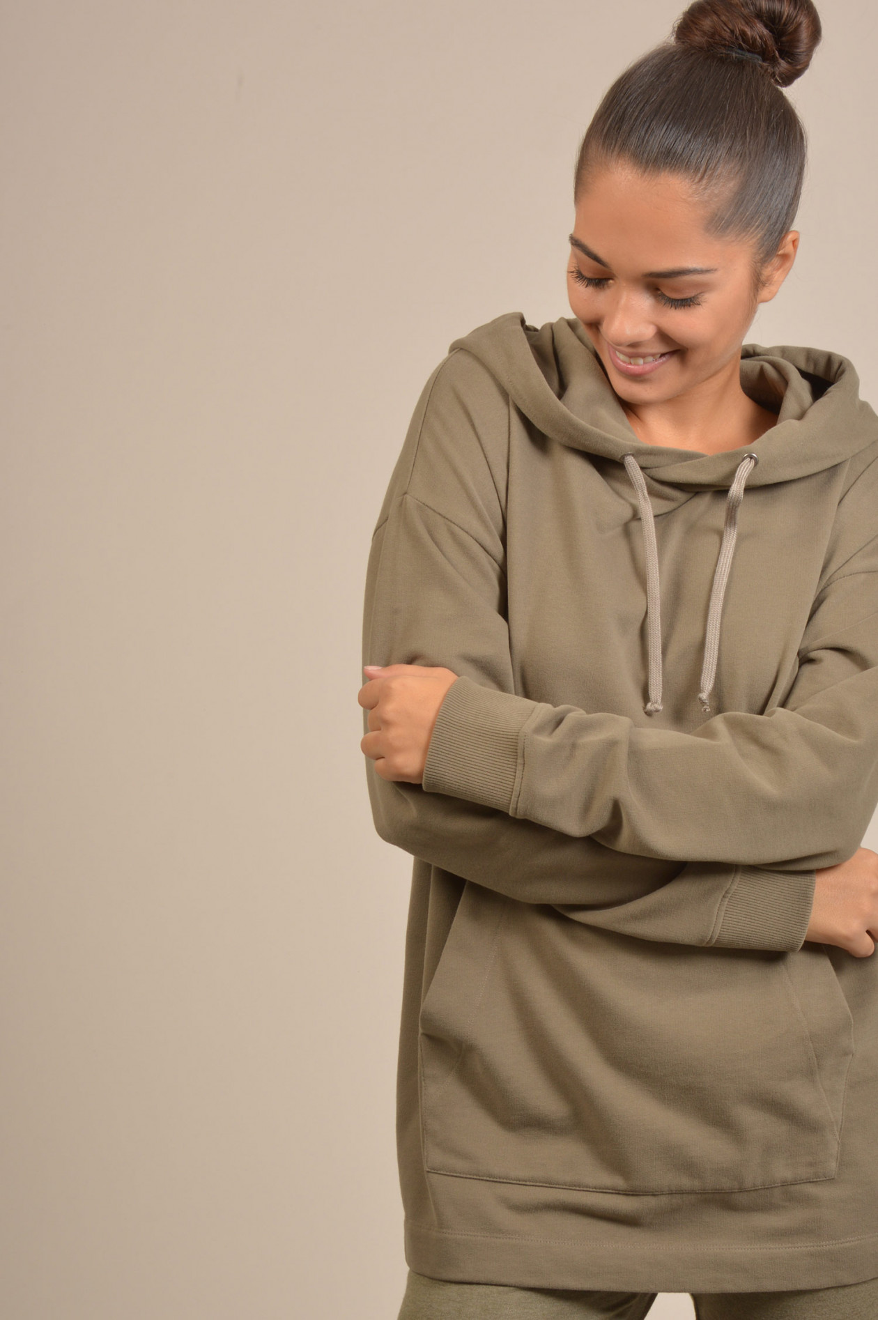 Juvia Sweatshirt mit Kapuze in Oliv | GRUENER.AT Juvia Sweatshirt mit Kapuze in Lachs | GRUENER.AT