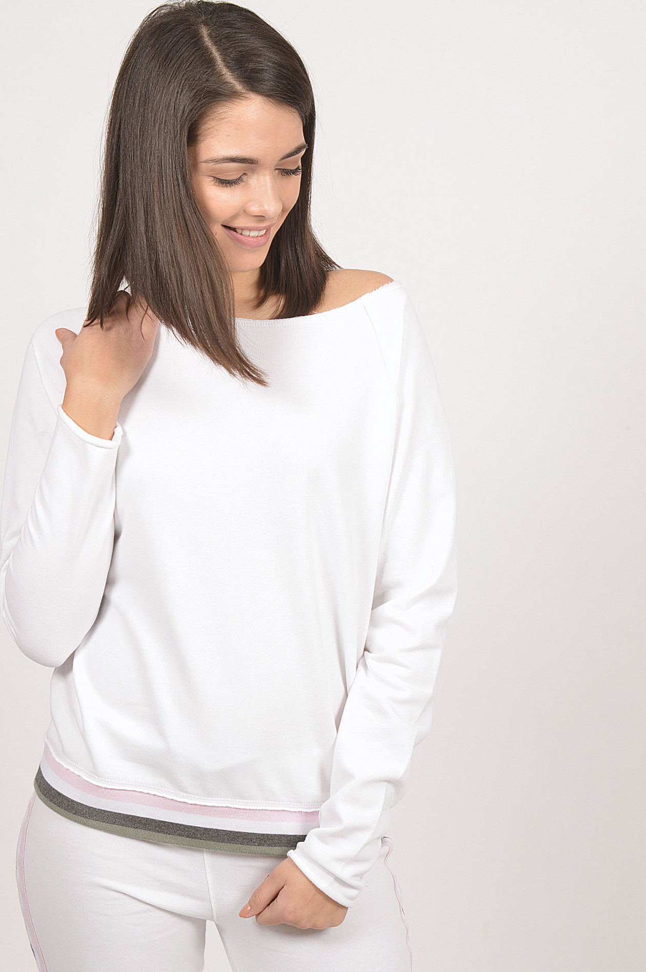 Juvia Sweater mit Streifenbund in WeißRosa | GRUENER.AT Juvia Sweater mit Streifenbund in WeißRosa | GRUENER.AT