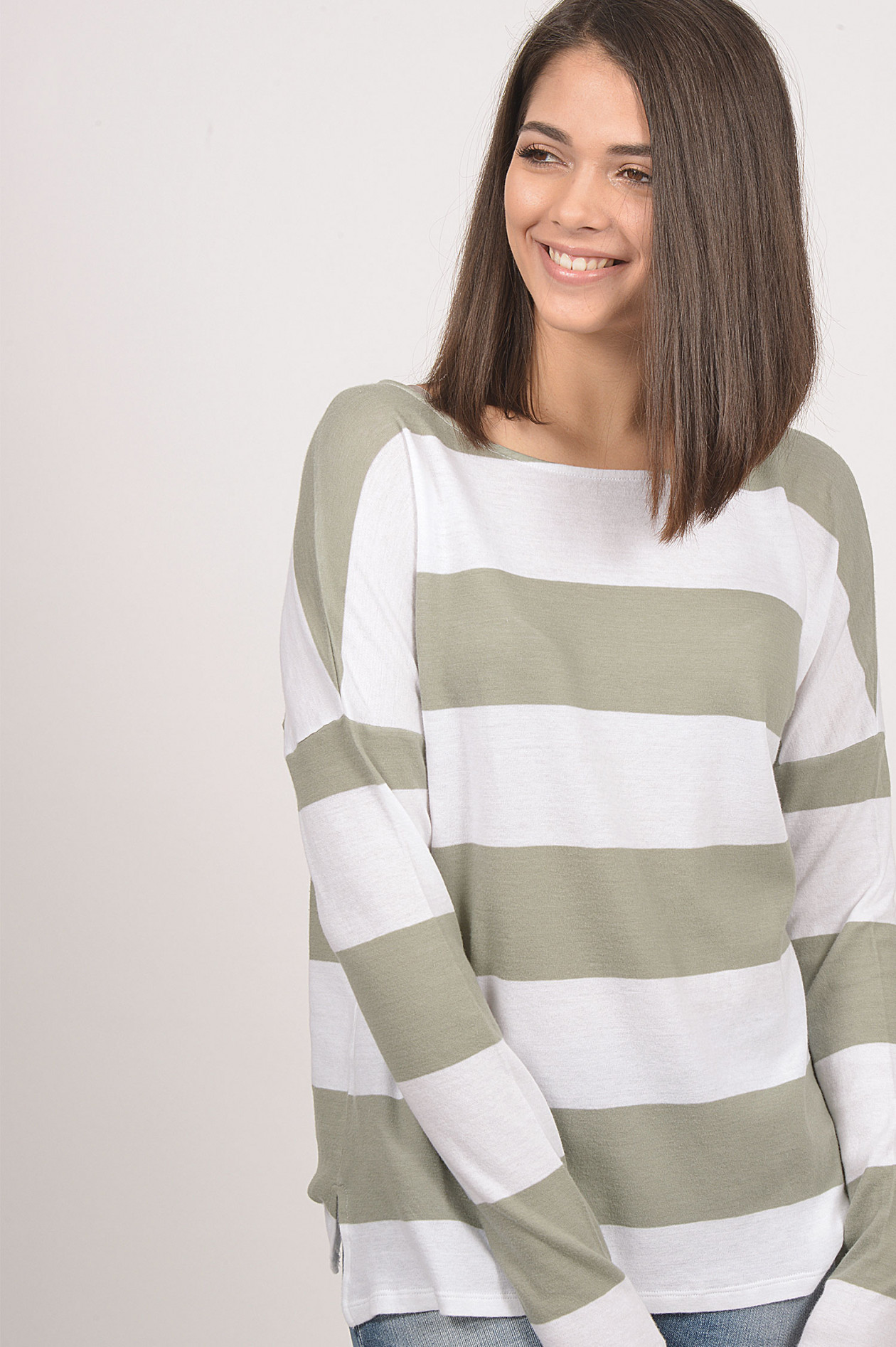 Juvia Sweatshirt mit Blockstreifen in GrünWeiß | GRUENER.AT Juvia Sweatshirt mit Blockstreifen in GrauWeiß | GRUENER.AT