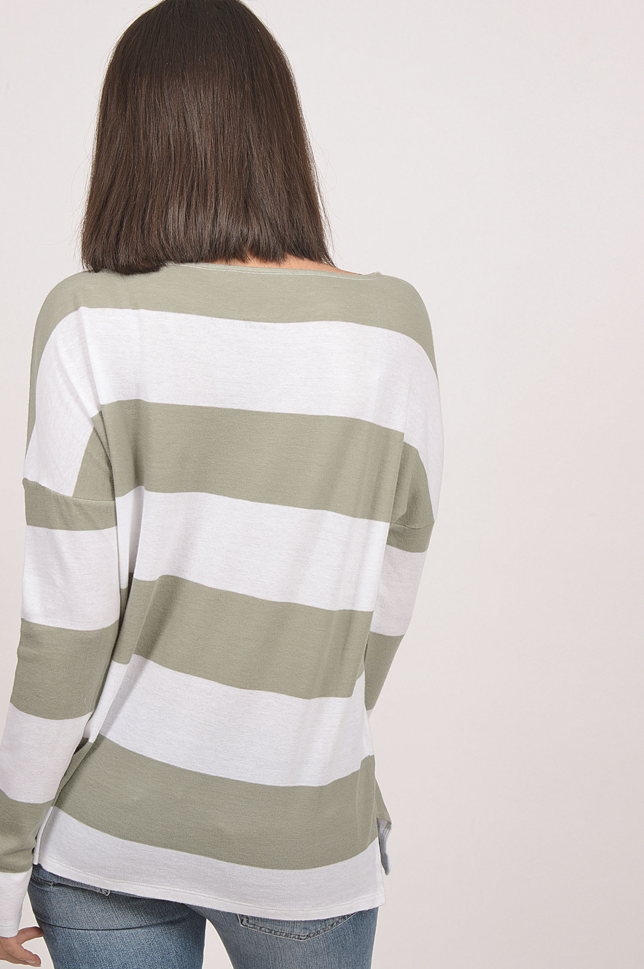 Juvia Sweatshirt mit Blockstreifen in GrünWeiß | GRUENER.AT Juvia Sweatshirt mit Blockstreifen in GrauWeiß | GRUENER.AT