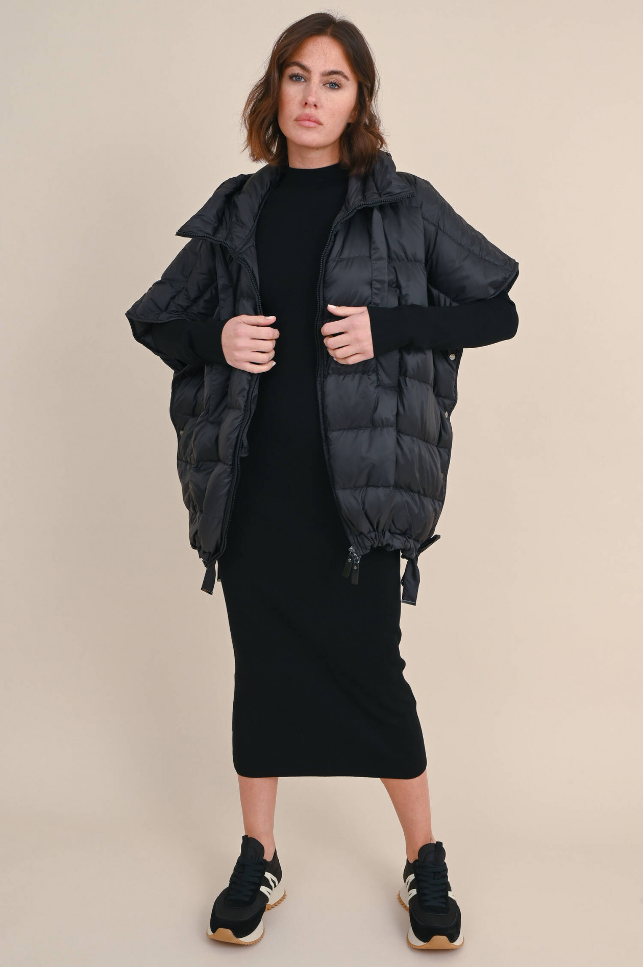 Max Mara The Cube Cape mit Kapuze in Schwarz | GRUENER.AT