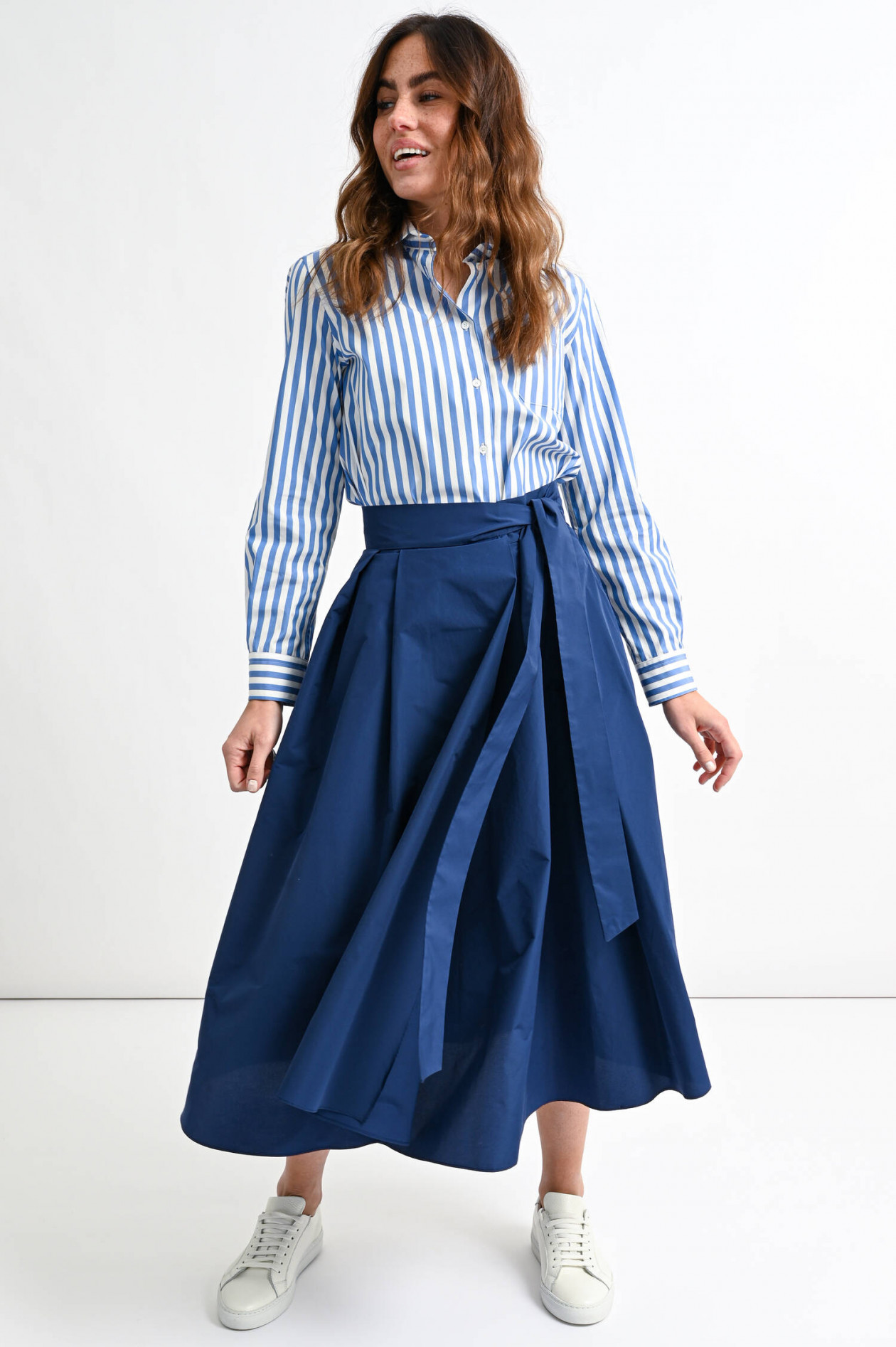 Dhr duisternis Aannames, aannames. Raad eens Max Mara Weekend Midi-Wickelrock ERICE mit Falten in Navy | GRUENER.AT