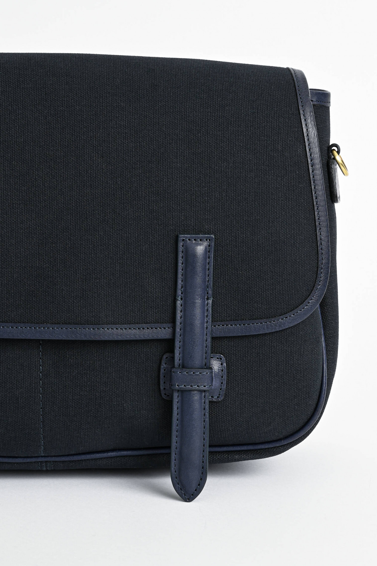 Weekend messenger bag outlet