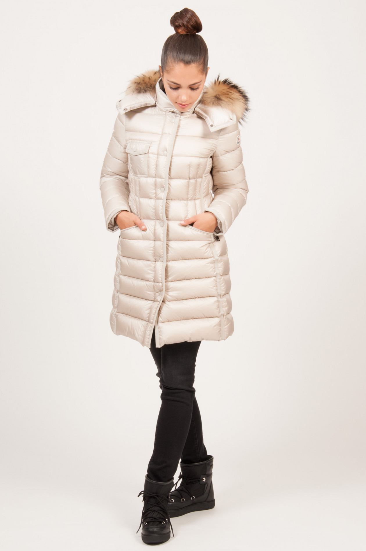 Moncler store mantel beige