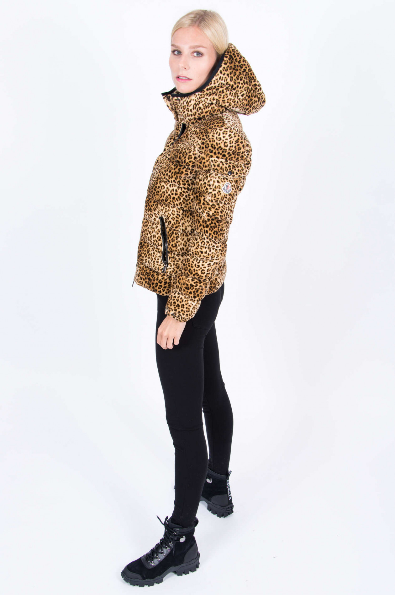 Moncler Daunenjacke BADY mit Leo Print GRUENER.AT