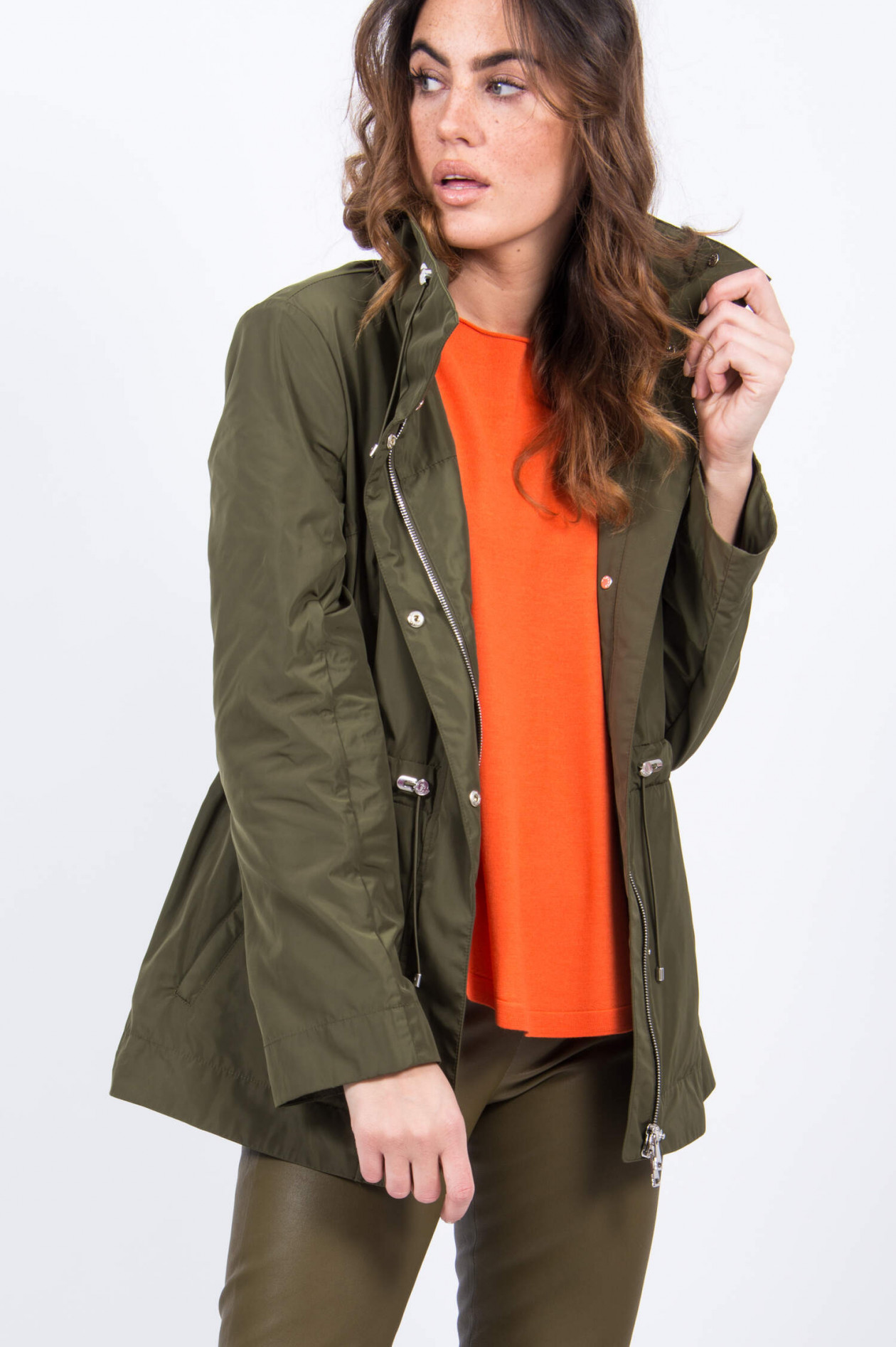 Moncler Kurzer Parka OCRE in Oliv GRUENER.AT