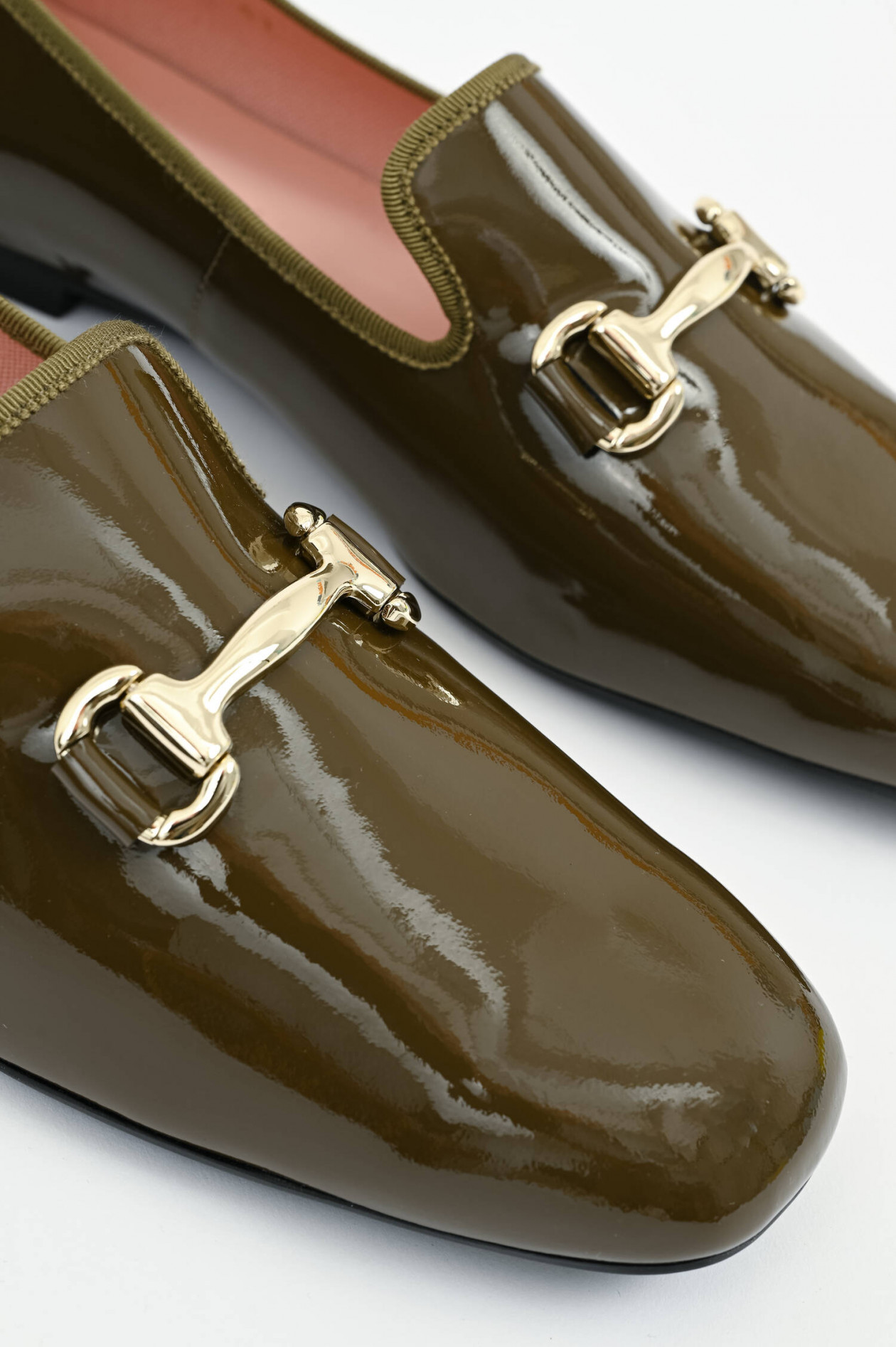 Pretty Ballerinas Loafer in Lack Optik in Oliv GRUENER.AT