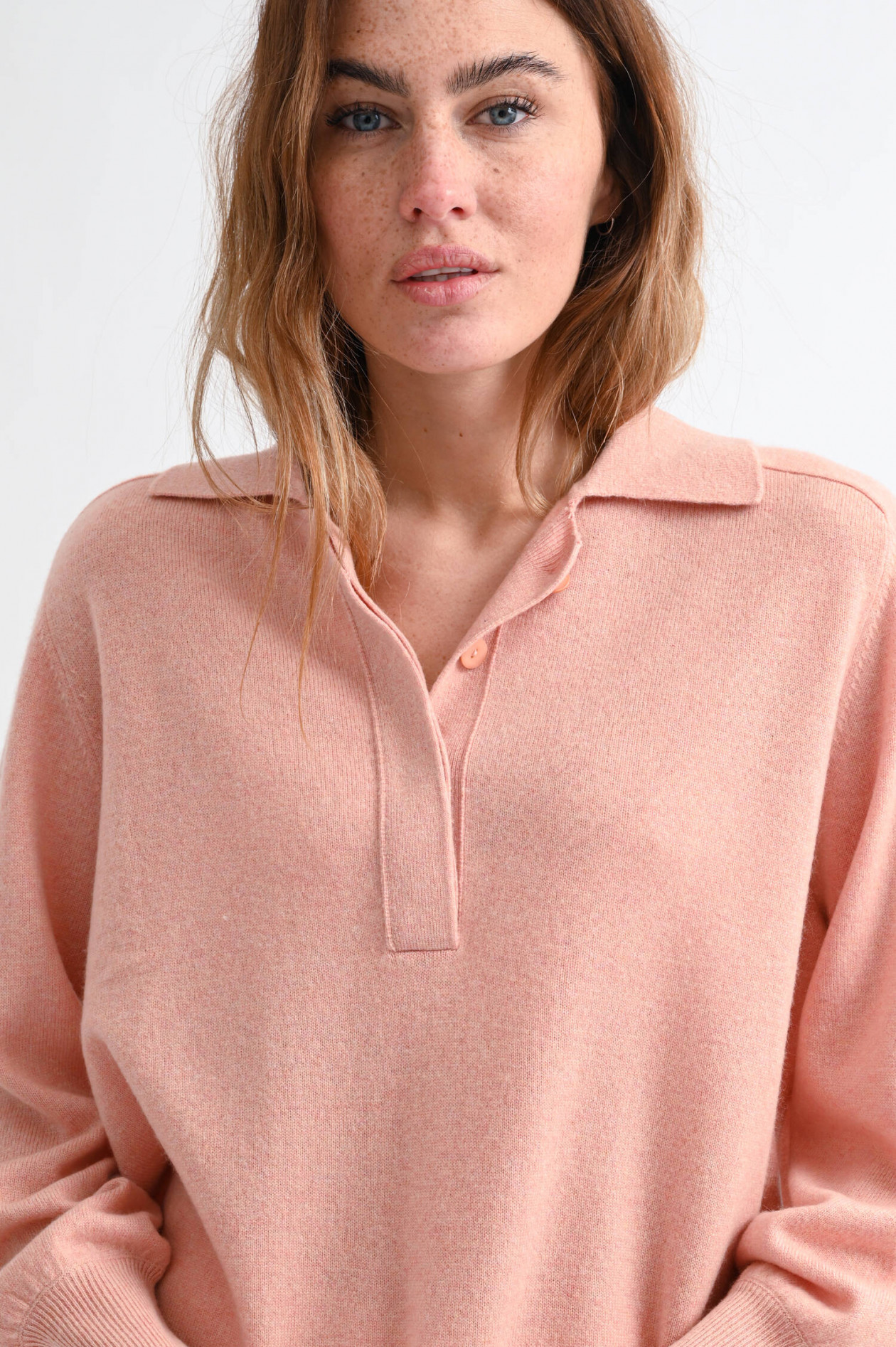 Repeat Bio-Cashmere Pullover mit Kragen in Pfirsich | GRUENER.AT