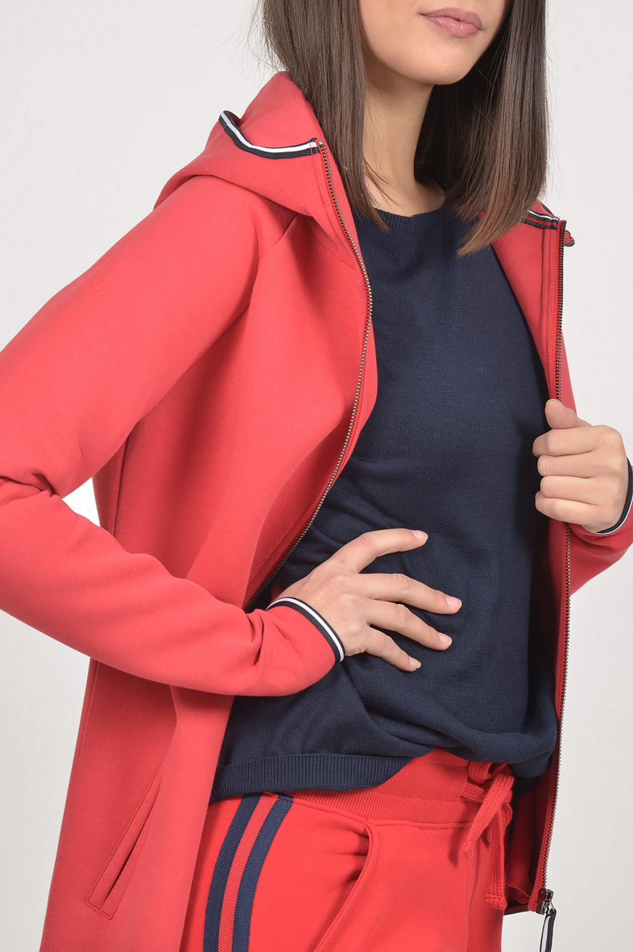 Roqa Sweatjacke in Neopren mit Galonstreifen in Rot | GRUENER.AT Roqa Damen Sweatjacke Rot | SAILERstyle