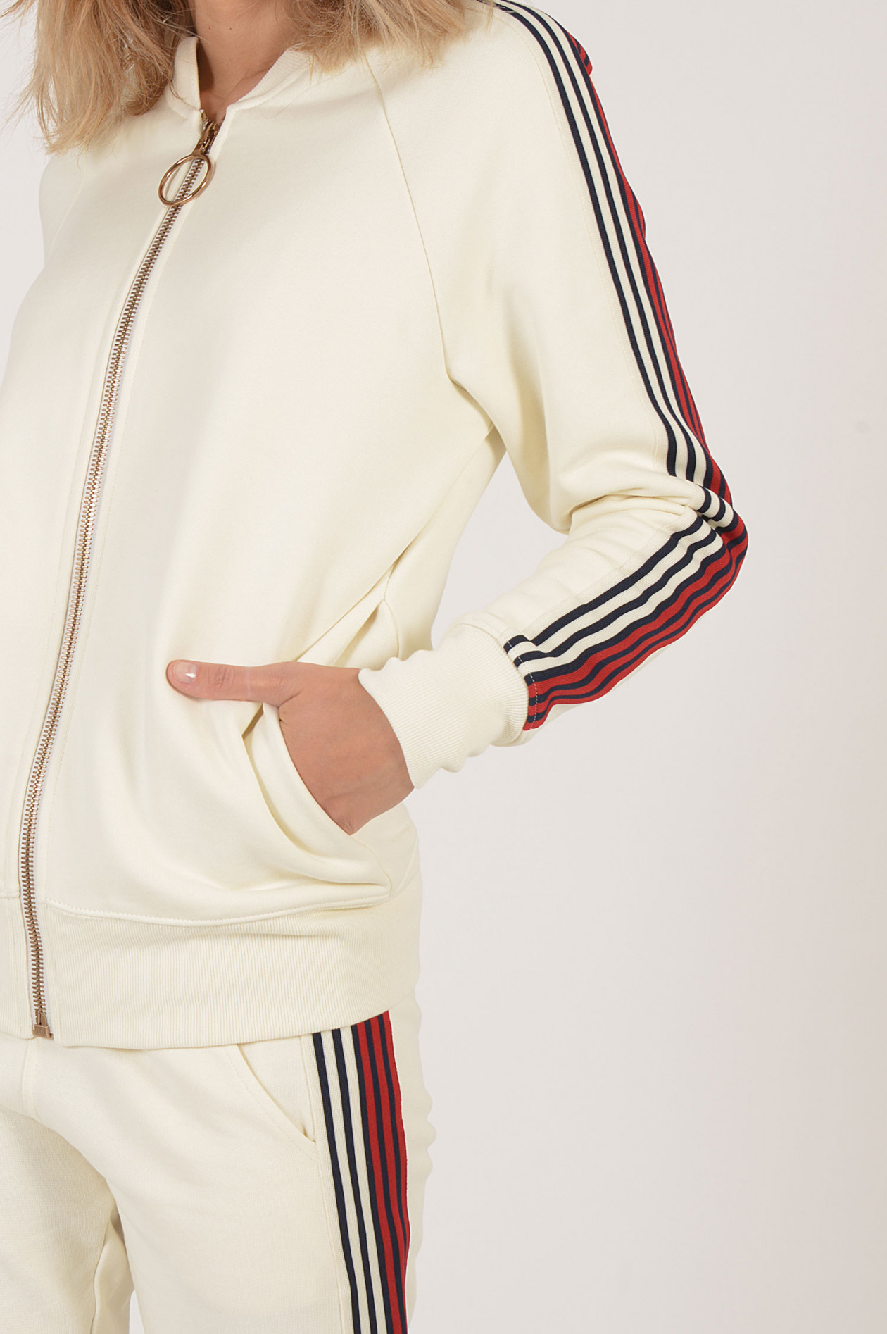 Roqa Sweatjacke mit Seitenstreifen in Beige | GRUENER.AT Roqa Damen Sweatjacke Rot | SAILERstyle