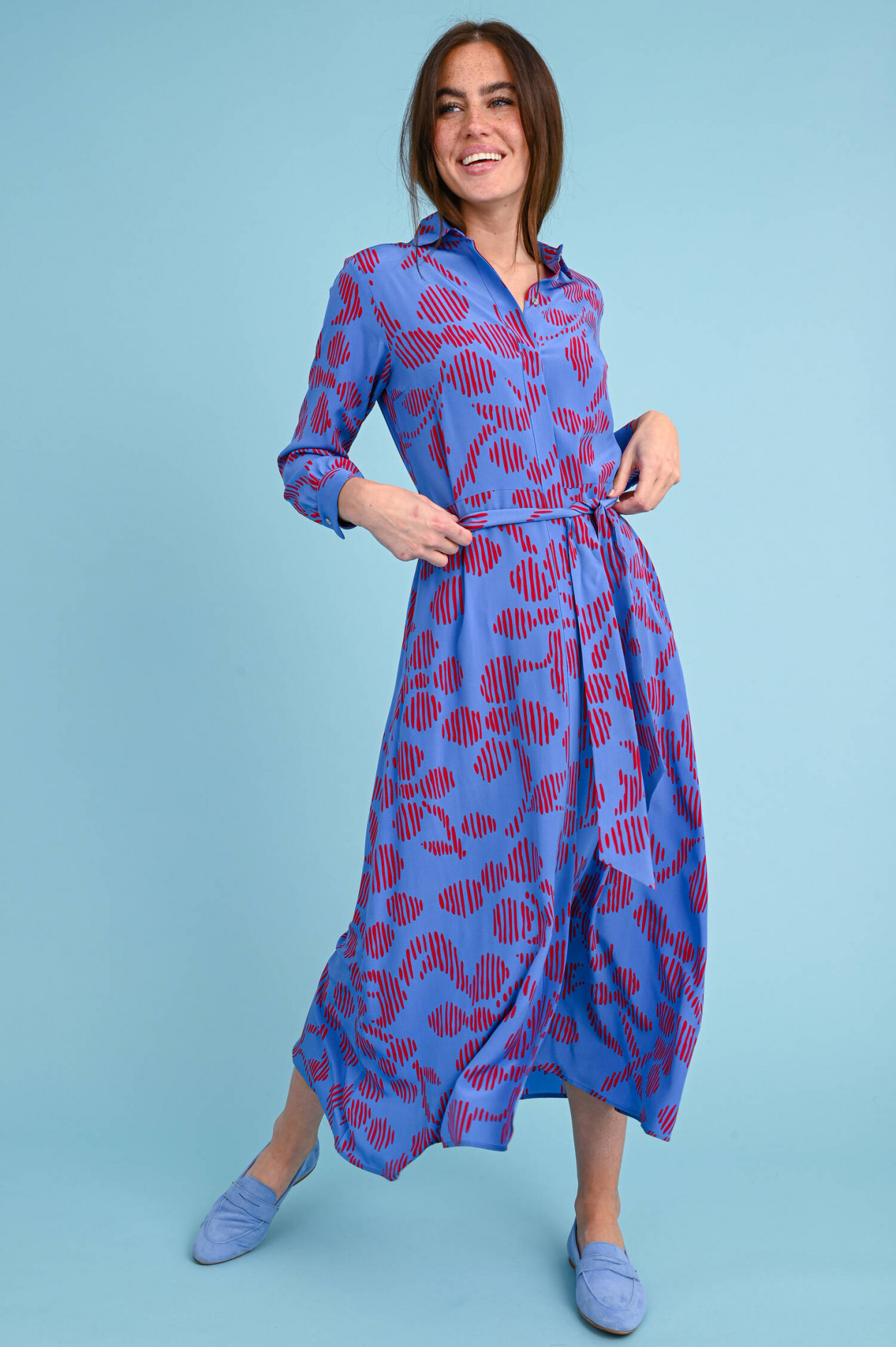 Kleid blau rot gemustert