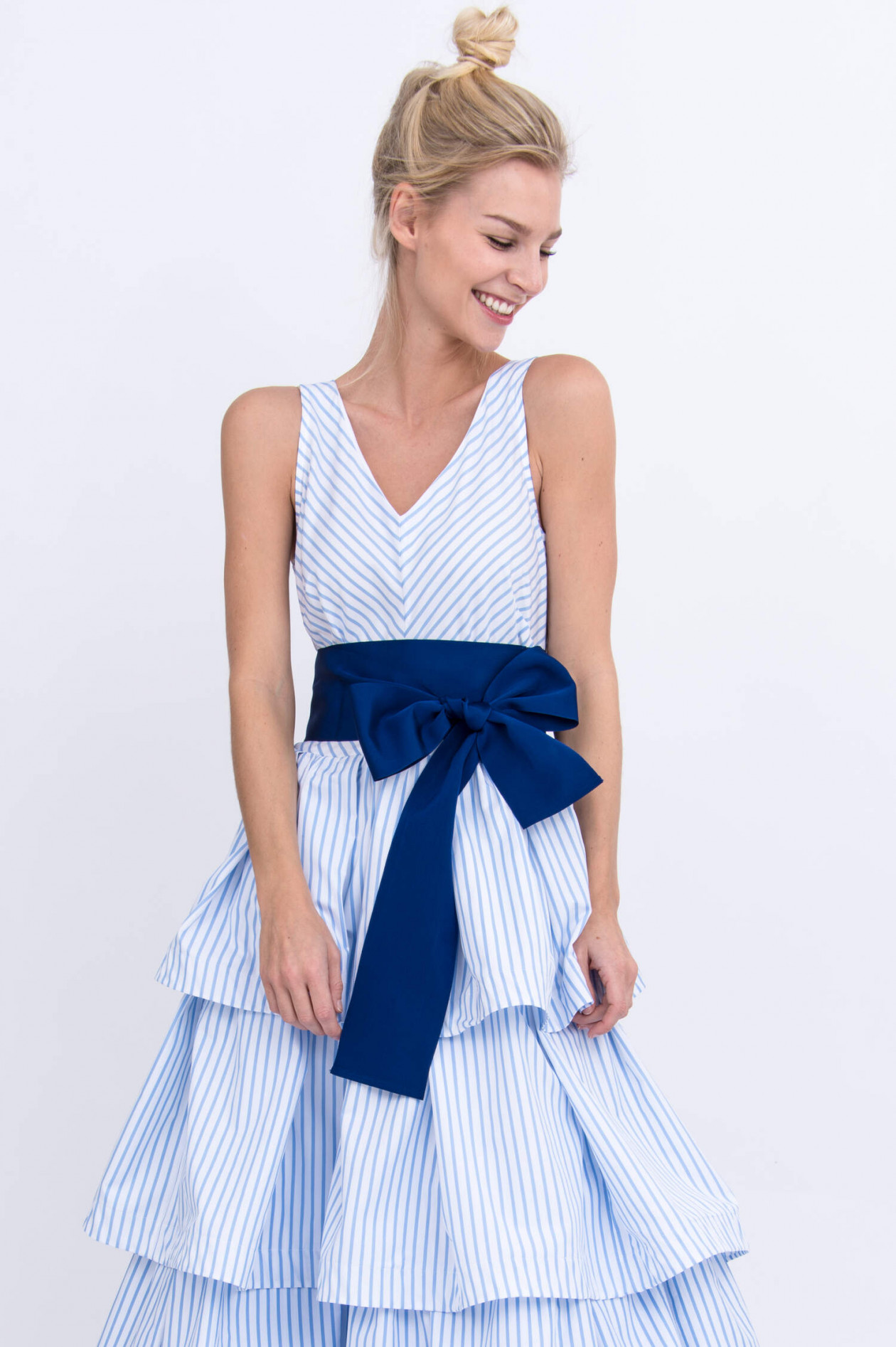 Sara Roka Maxi Kleid ERIKA in WeiB Hellblau gestreift GRUENER.AT