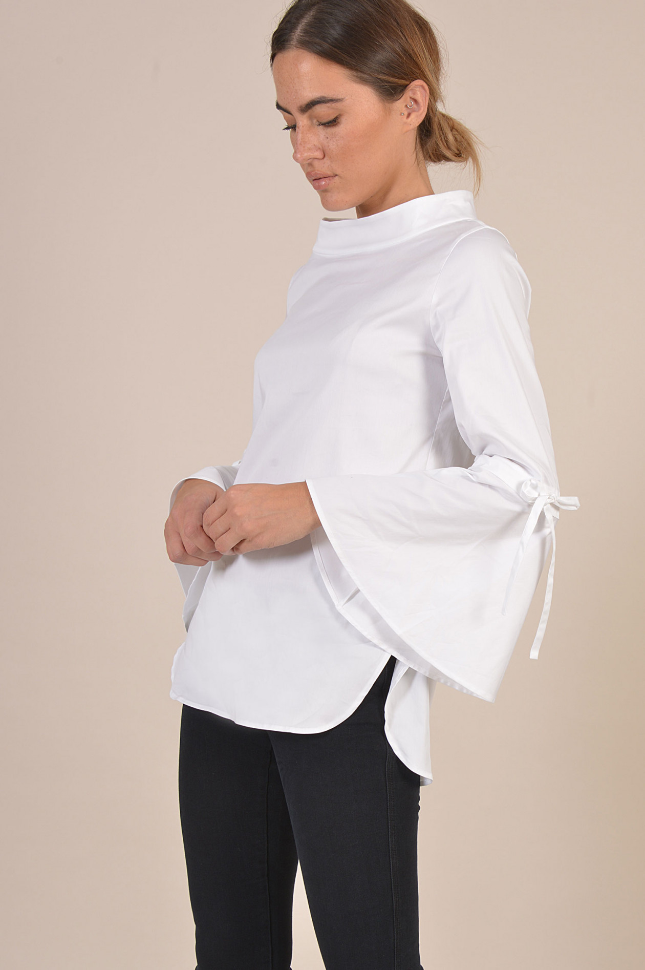 Soluzione Bluse mit Stehkragen in Weiß | GRUENER.AT