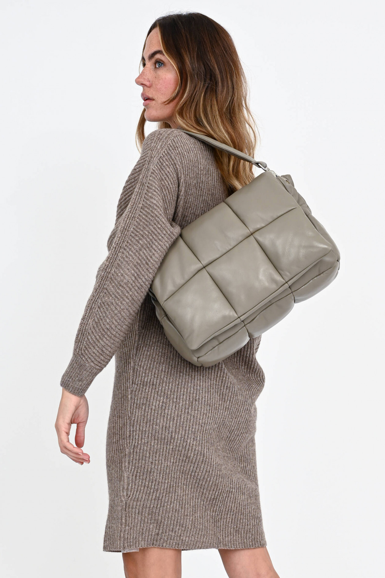 Stand Studio Polster Stepp Tasche WANDA in Taupe GRUENER.AT