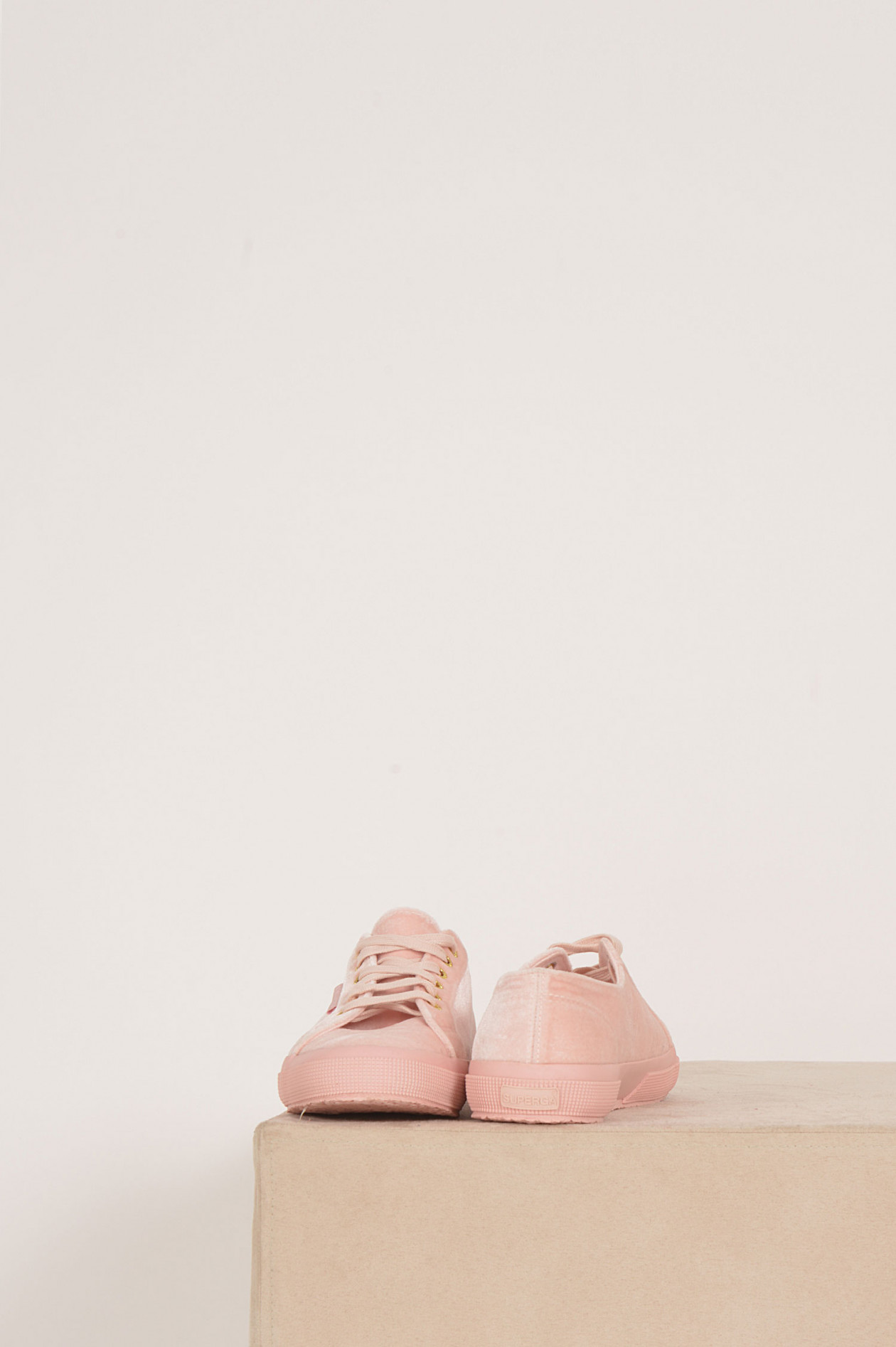 Superga Sneakers mit Samtoptik in Rosa GRUENER.AT