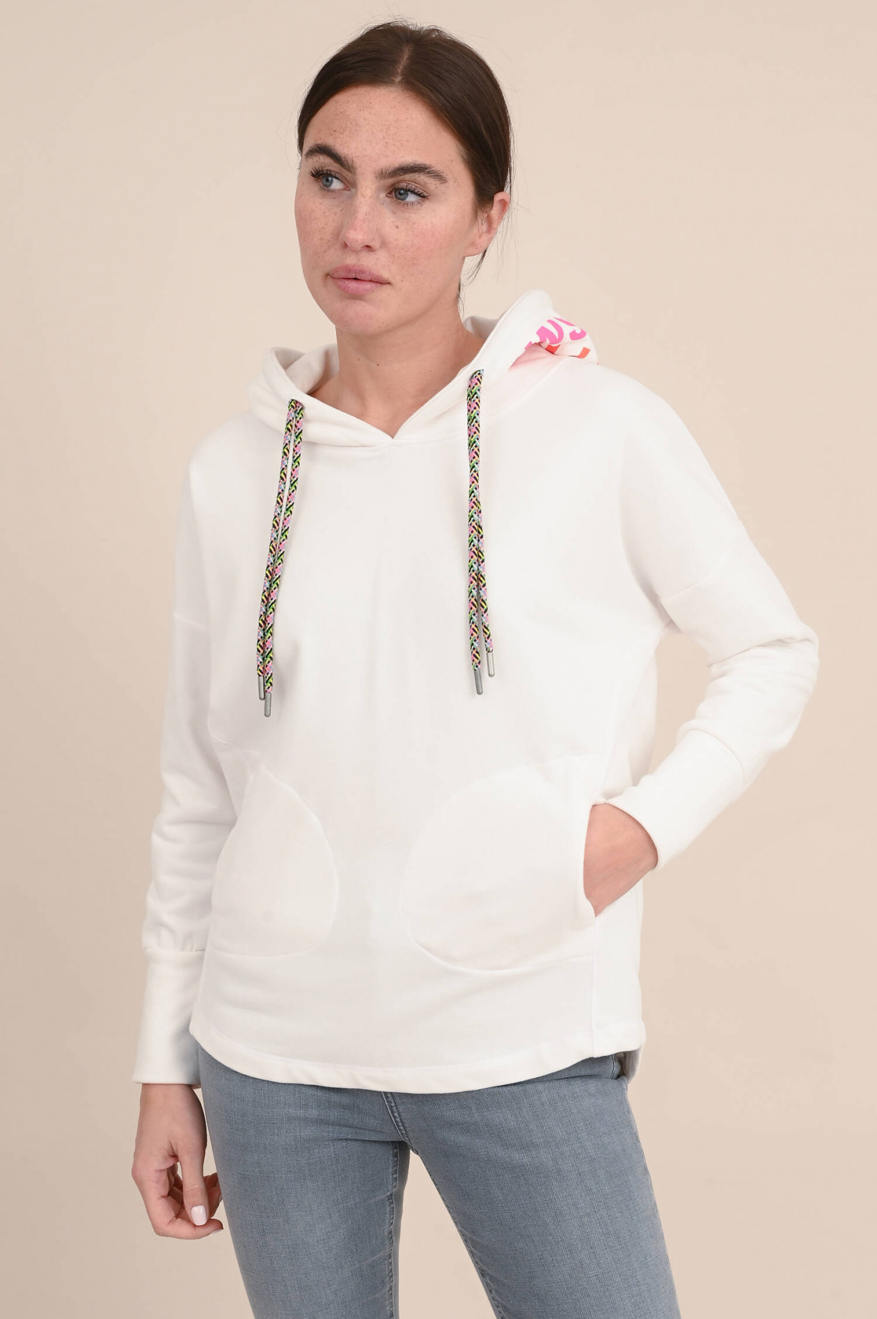 The Shirt Projekt Munich Kapuzenpullover mit Aufdruck in Offwhite GRUENER.AT