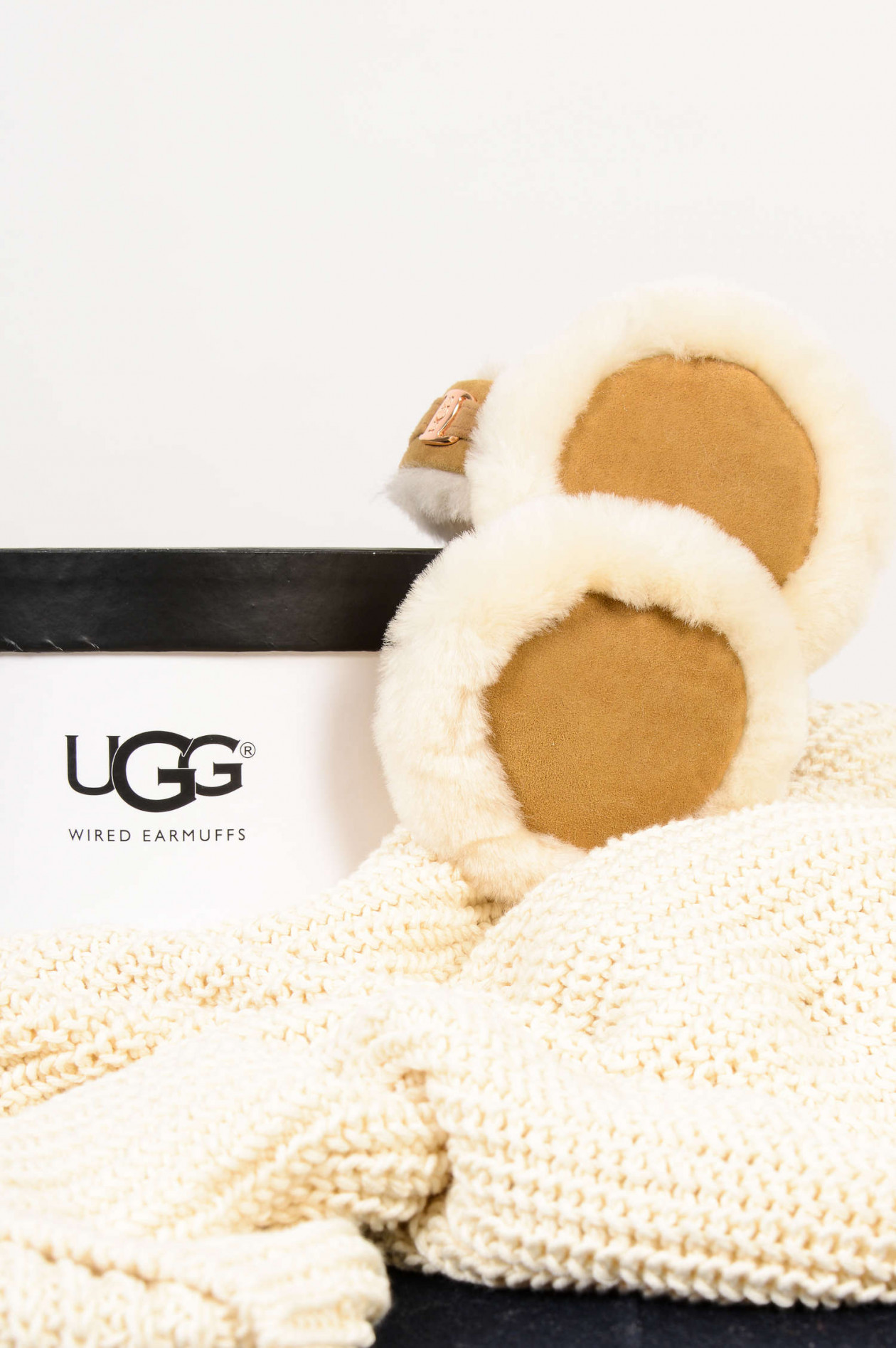 UGG CLASSIC 目だた NON TECH EARMUFF chestnut