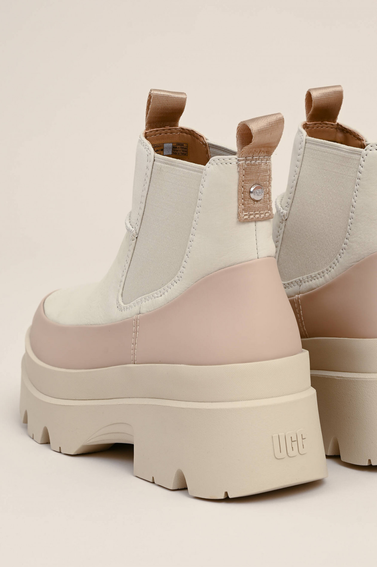 UGG Chelsea Boots BRISBANE in Creme GRUENER.AT