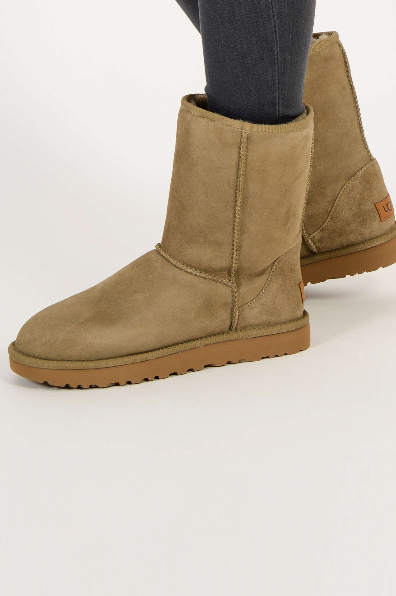 UGG Boots CLASSIC SHORT in Antilope Oliv GRUENER.AT
