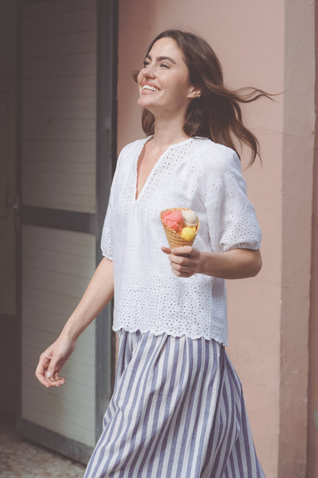 0039-Italy Bluse MAYBELIN mit Lochstickerei in Weiß