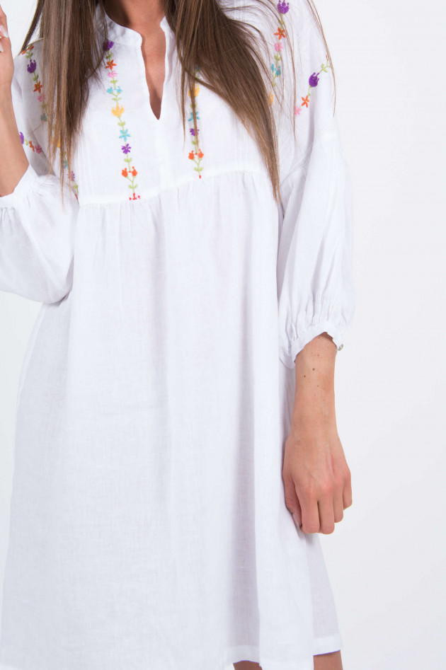 120% Leinen Kleid mit Stickereien in Weiß