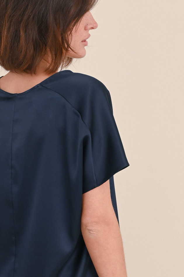 1868 Seidenshirt mit V-Ausschnitt in Navy