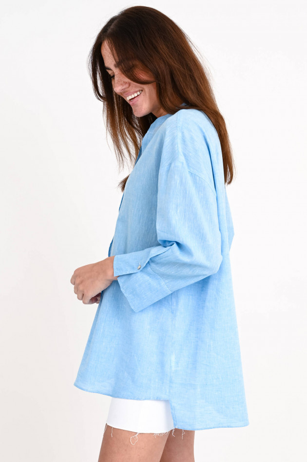 1868 Bluse mit verdeckter Knopfleiste in Hellblau