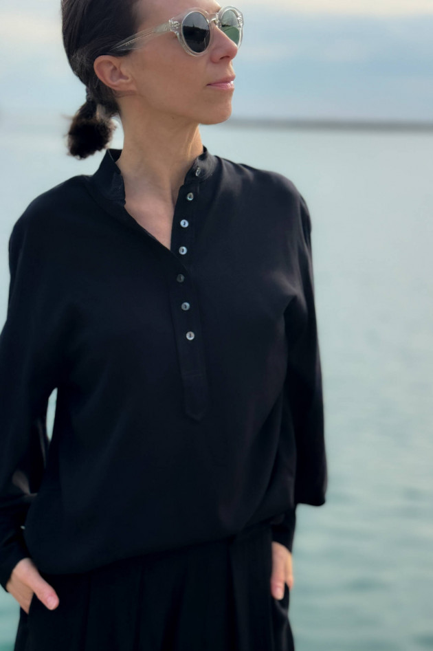 1868 Bluse mit langem Arm in Schwarz
