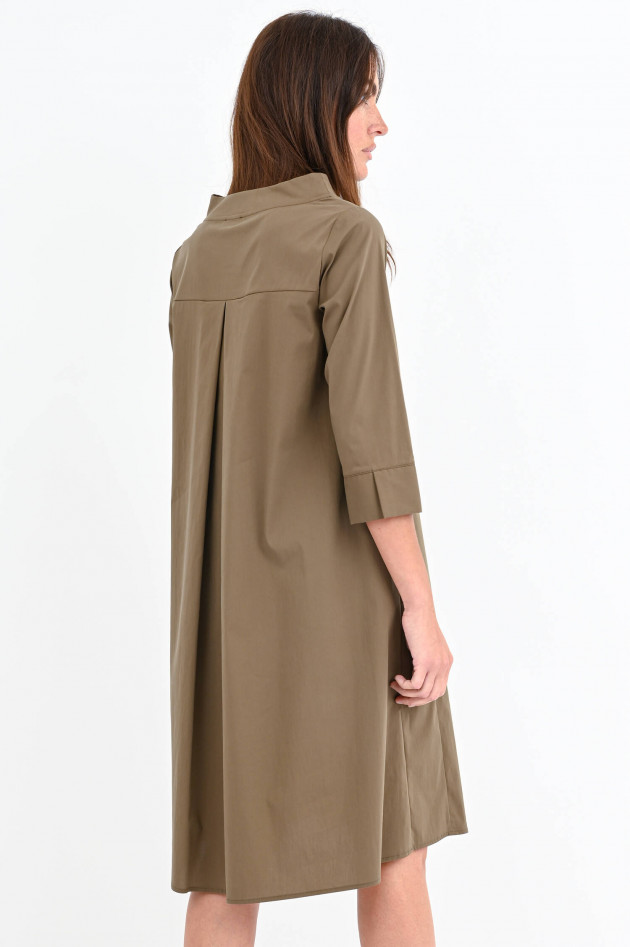 1868 Kleid mit U-Boot-Ausschnitt in Khaki