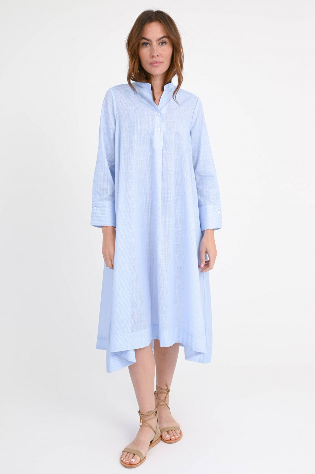 1868 Midikleid OTORRA in Hellblau/Weiß schmal gestreift