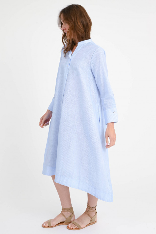 1868 Midikleid OTORRA in Hellblau/Weiß schmal gestreift