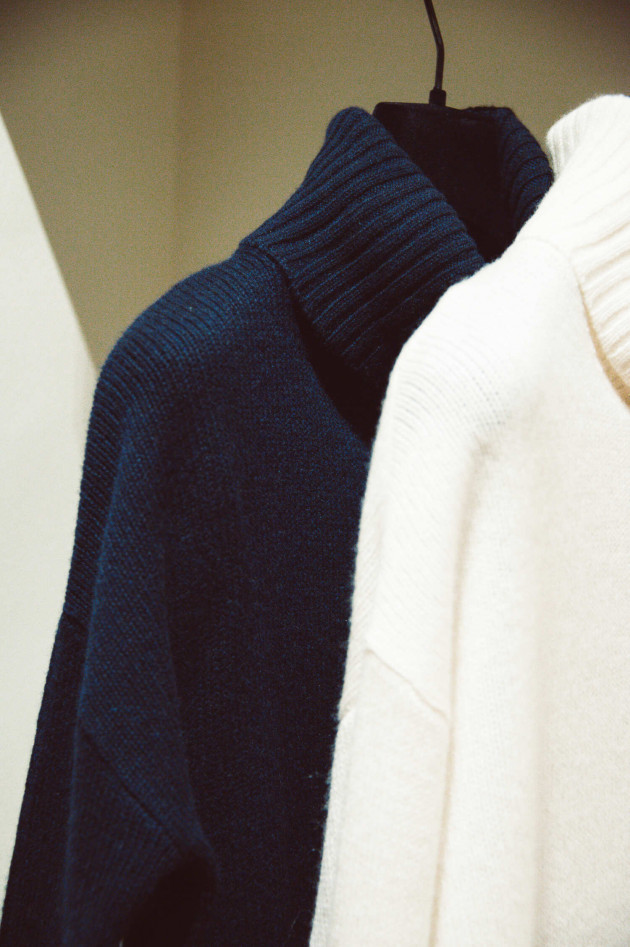 1868 Cashmere Rollkragenpullover in Navy