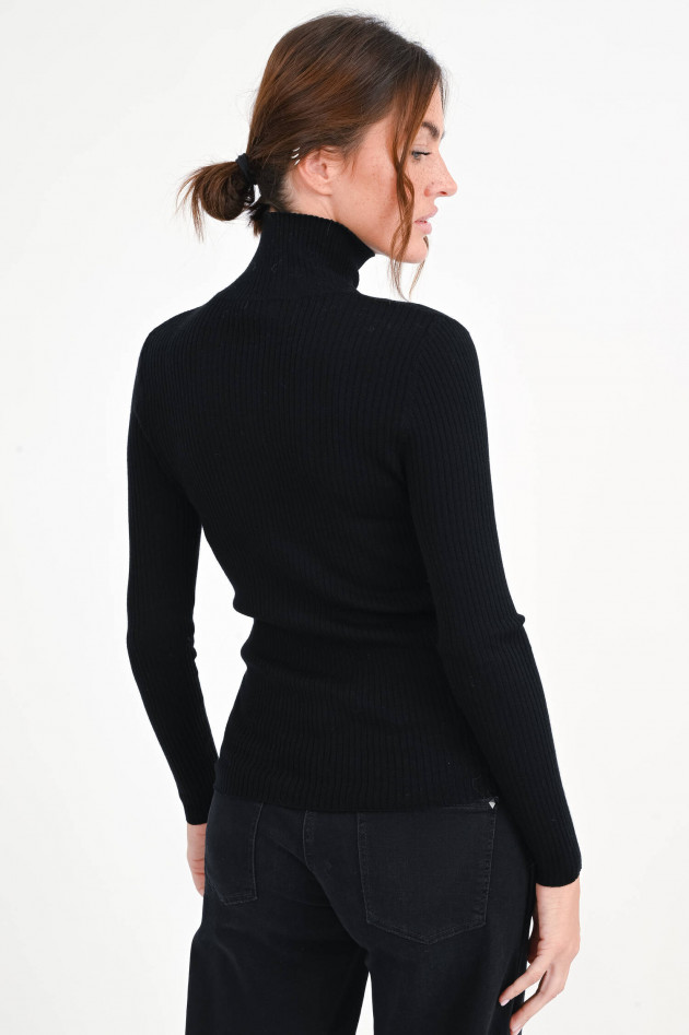 1868 Gerippter Rollkragenpullover in Schwarz