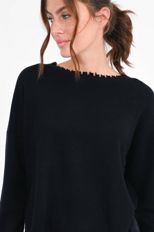 1868 Strickpullover mit Details am Saum in Schwarz
