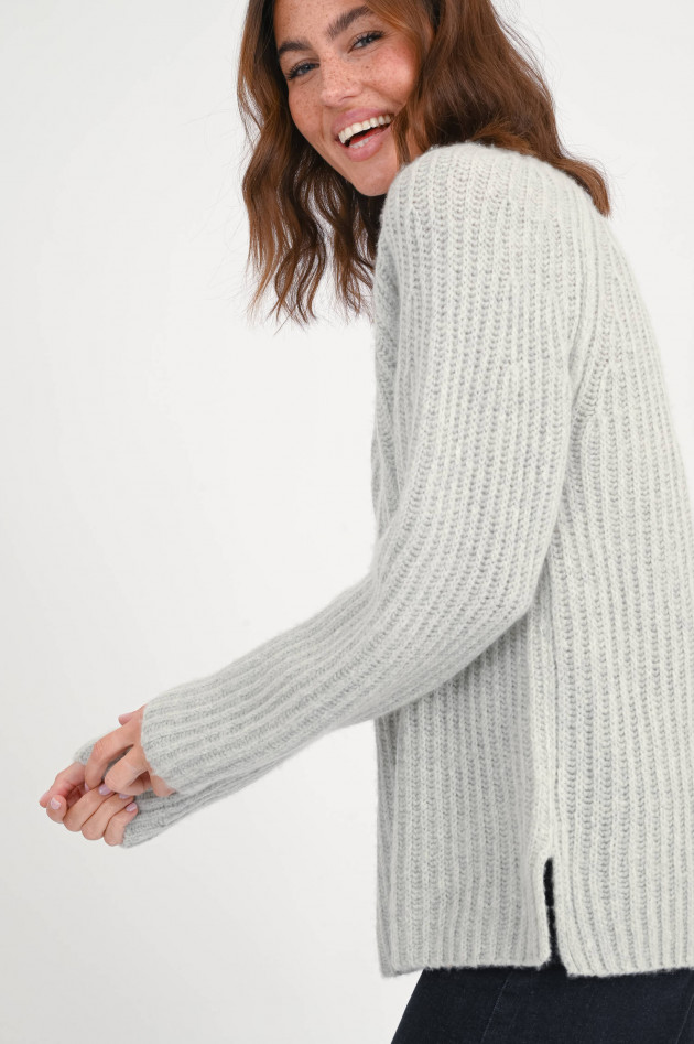 1868 Grobstrickpullover aus Cashmere-Mix in Hellgrau