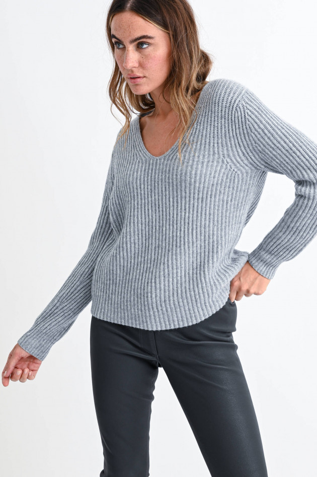 1868 V-Neck Pullover aus Kaschmir-Mix in Hellgrau