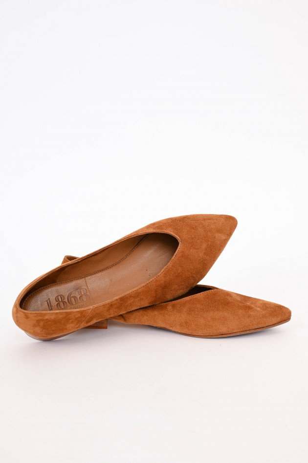 1868 Veloursleder-Ballerina in Cognac