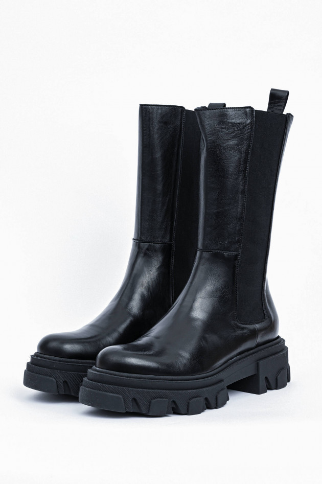 1868 Chunky Boot mit elasischen Einsätzen in Schwarz